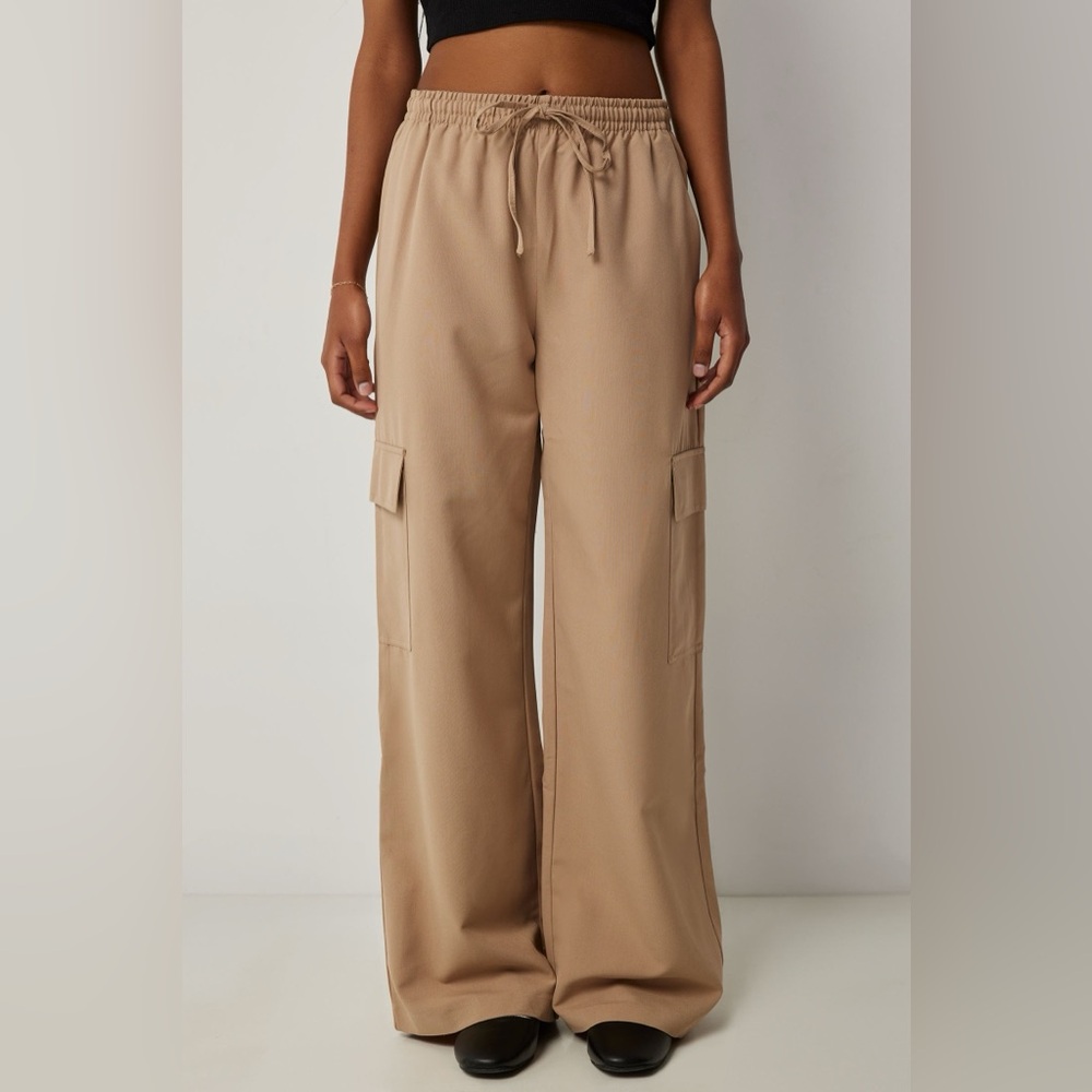 Sz XL Ardene women’s Mid Rise Straight Leg Cargo Pants 4 pockets pull on - Picture 2 of 12